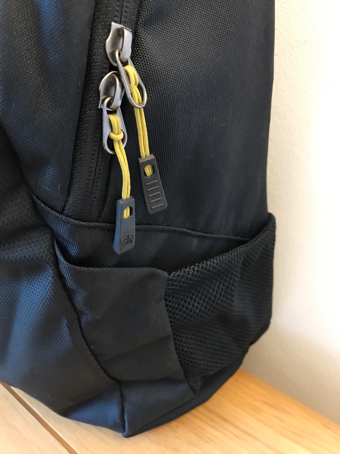 STM Saga backpack - zips